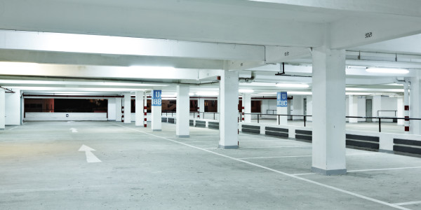 Comprar / Vender Pisos y Plantas Bajas · con Garaje / Parking